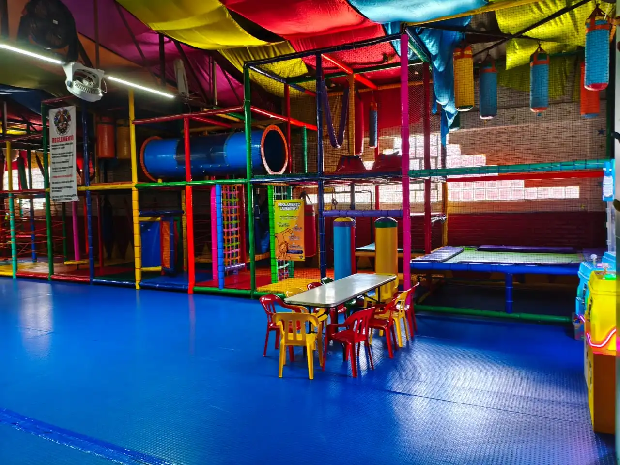 Vista interior de Party Circus Valle Dorado